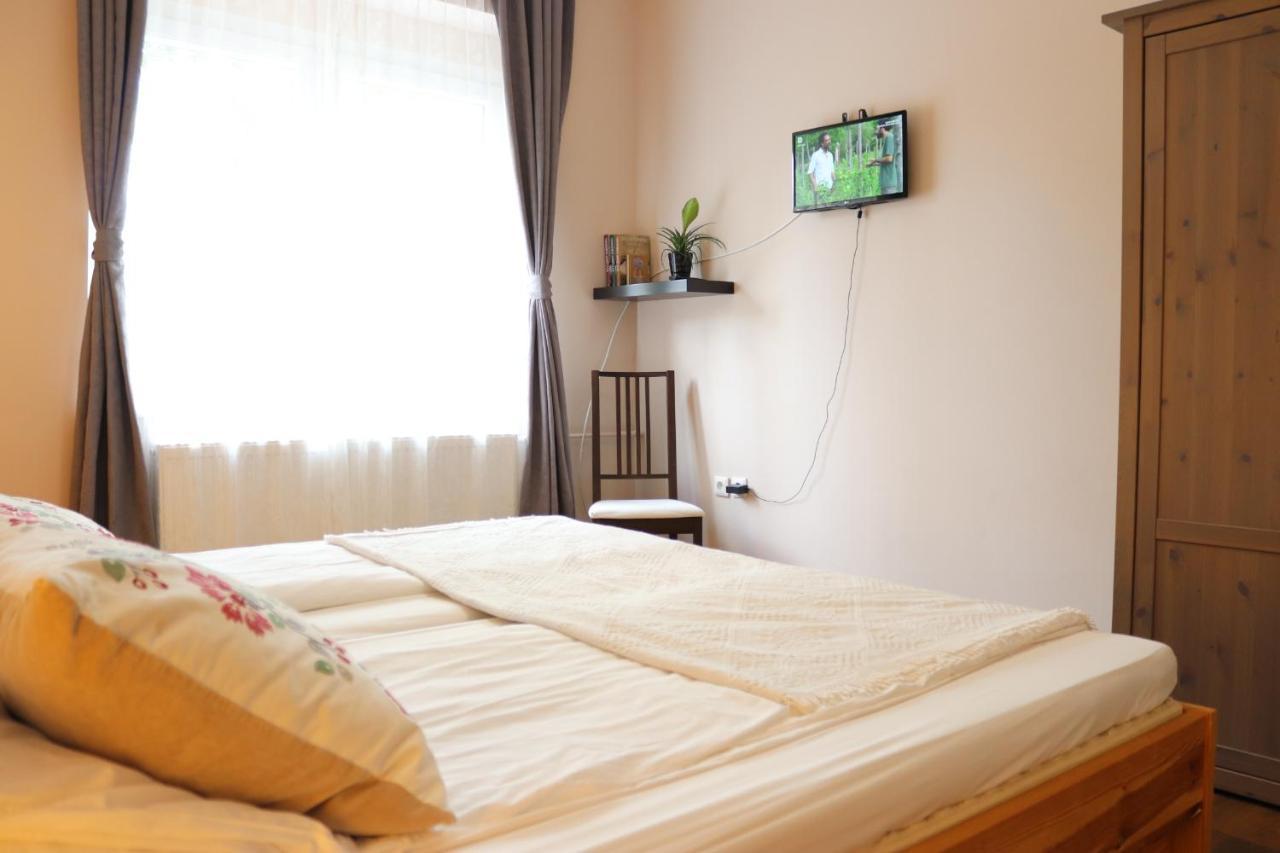 Grape&Wine Guesthouse Eger Ngoại thất bức ảnh
