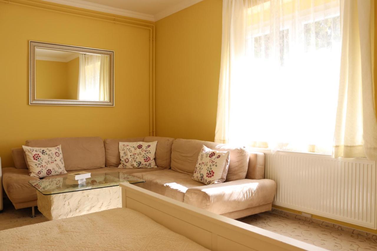 Grape&Wine Guesthouse Eger Ngoại thất bức ảnh